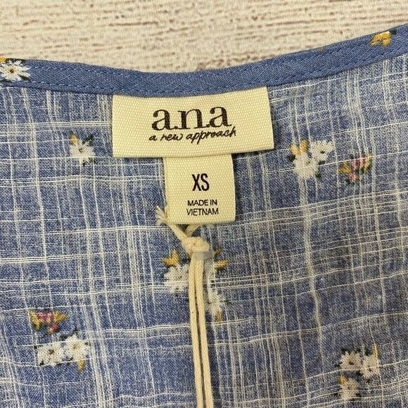 Ana women XS v-neck short sleeve floral print top blue brand new - Picture 6 of 10